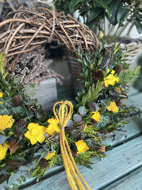 Jarní věnec s narciskami — foto 4