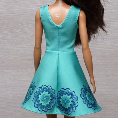 Modrozelené šatičky pro Barbie — foto 4
