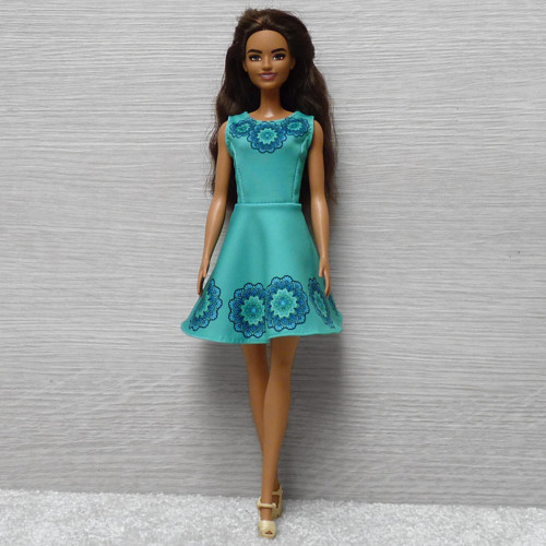Modrozelené šatičky pro Barbie — foto 2