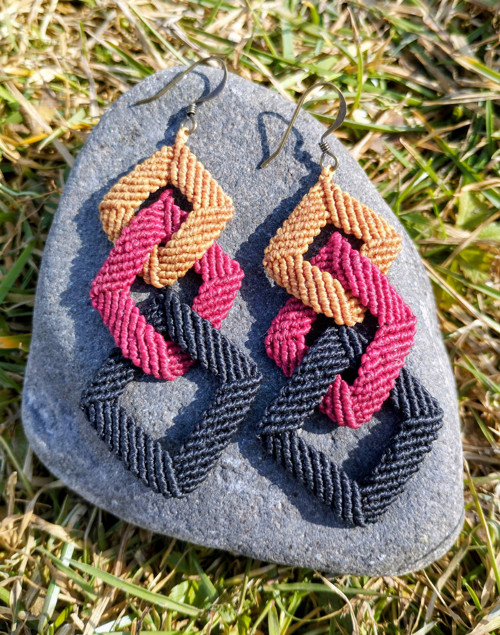Micromacrame čtvercové náušnice — foto 2