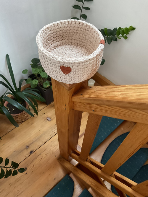 Háčkovaný košík béžový — foto 5
