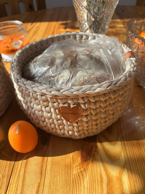 Háčkovaný košík béžový — foto 3