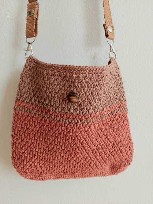 Malá háčkovaná kabelka crossbody — foto 5
