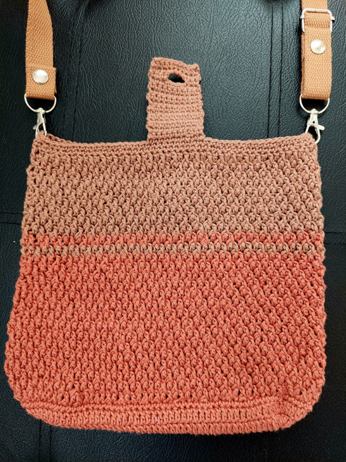 Malá háčkovaná kabelka crossbody — foto 4