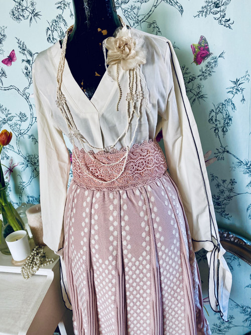 Halenka prvorepublikový look — foto 2