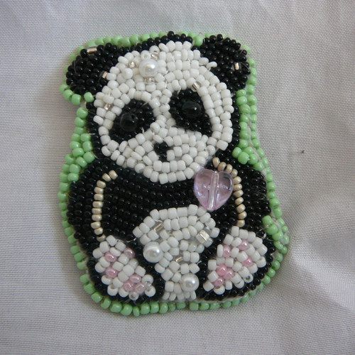 Perličková brož-medvídek panda — foto 2