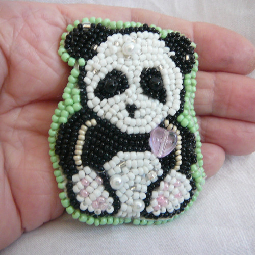 Perličková brož-medvídek panda — foto 3