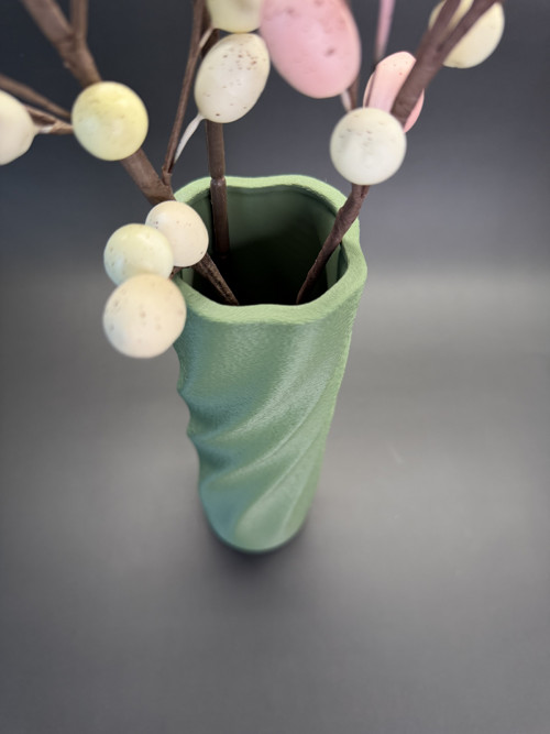 Váza "Wavy Twist" – matná zelená — foto 4