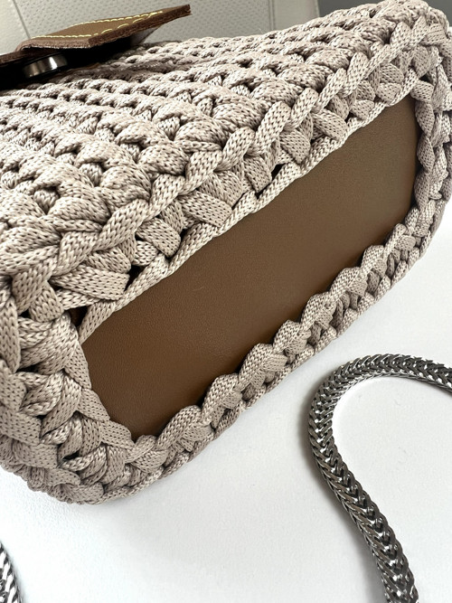 Háčkovaná MINI LUX Kabelka/ Latte — foto 4