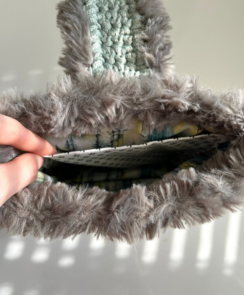 Háčkovaná kabelka s chlupem - MOS Mint Feather — foto 5
