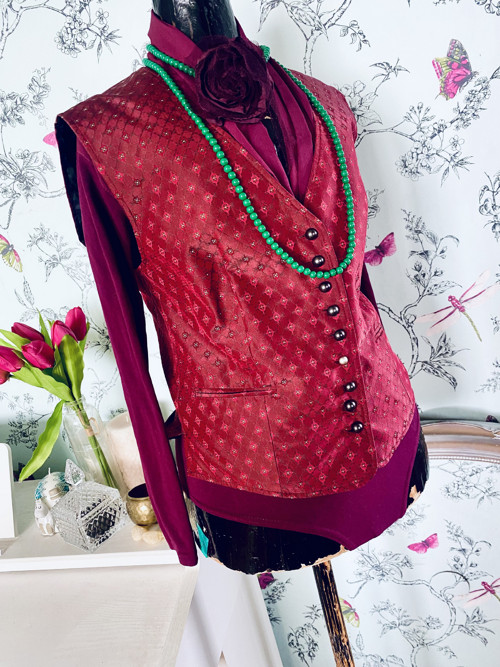 Vestička dandy v brokátu — foto 5