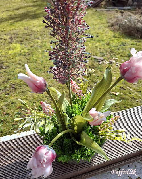 Papouščí tulipány v keramice.. — foto 2