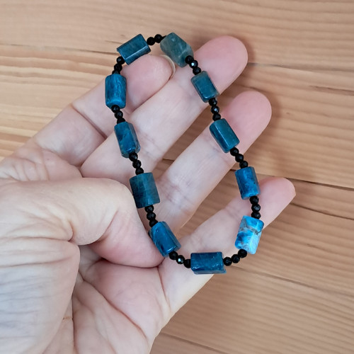 Apatit, spinel — foto 2