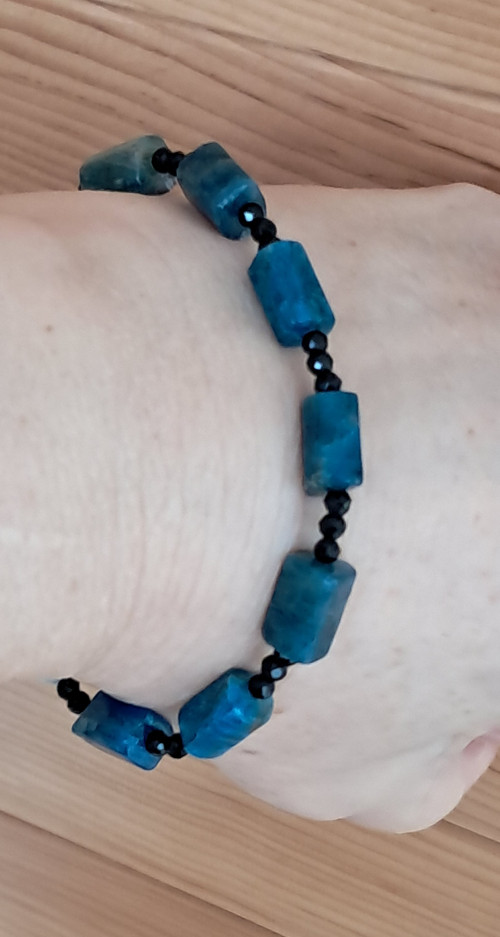 Apatit, spinel — foto 3