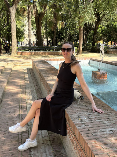 Překřížená midi sukně Černá — foto 3