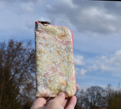 Obal na telefon - Něžné kvítky — foto 2