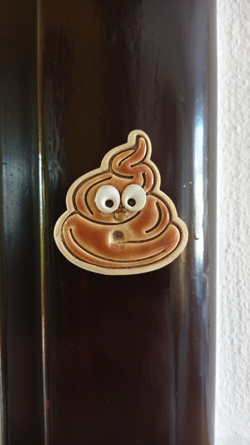 Keramická magnetka - hovínko — foto 3