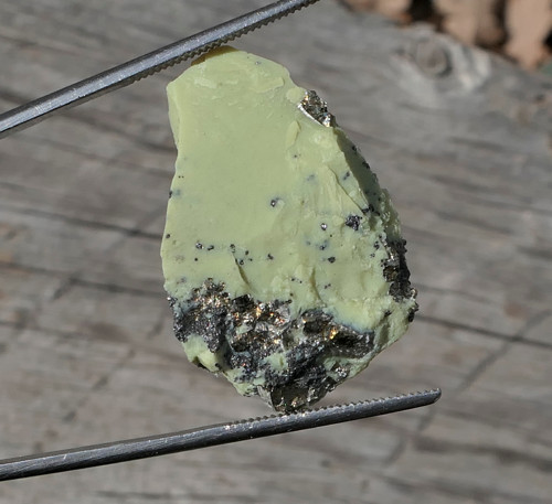 Surový serpentin s pyritem V3059 — foto 3