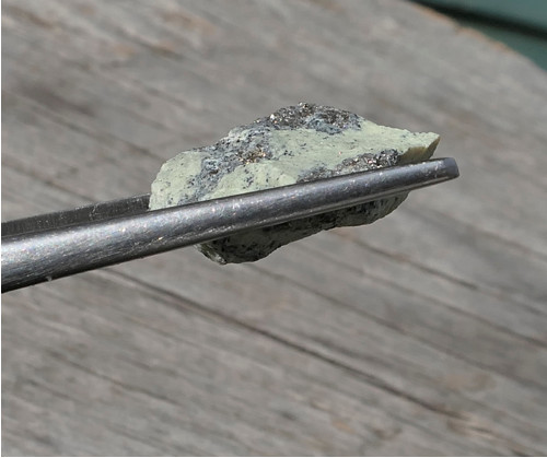 Surový serpentin s pyritem V3066 — foto 2