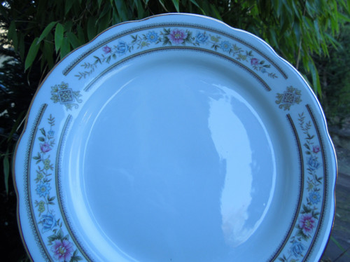 Sada porcelánových mělkých talířů — foto 3