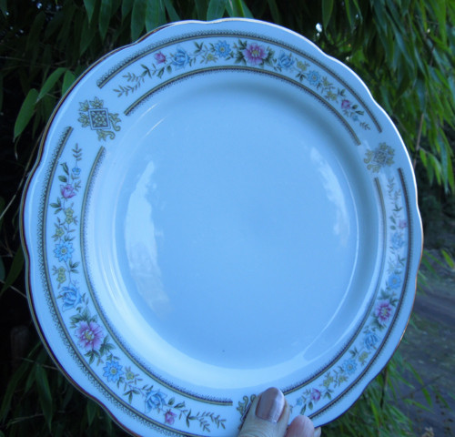Sada porcelánových mělkých talířů — foto 4