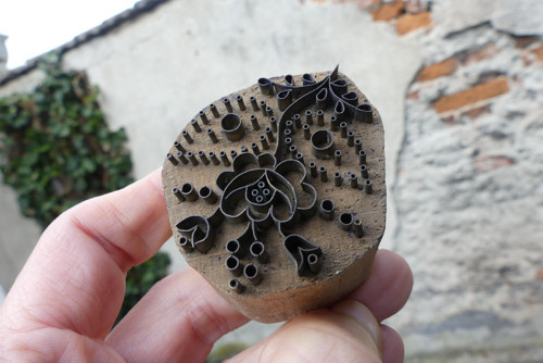Staré dřevěné razítko na textil, modrotisk — foto 2