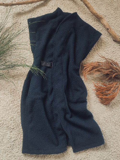 Dlouhá bouclé vesta / Dark blue — foto 3