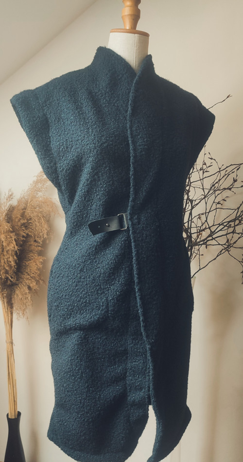 Dlouhá bouclé vesta / Dark blue — foto 2