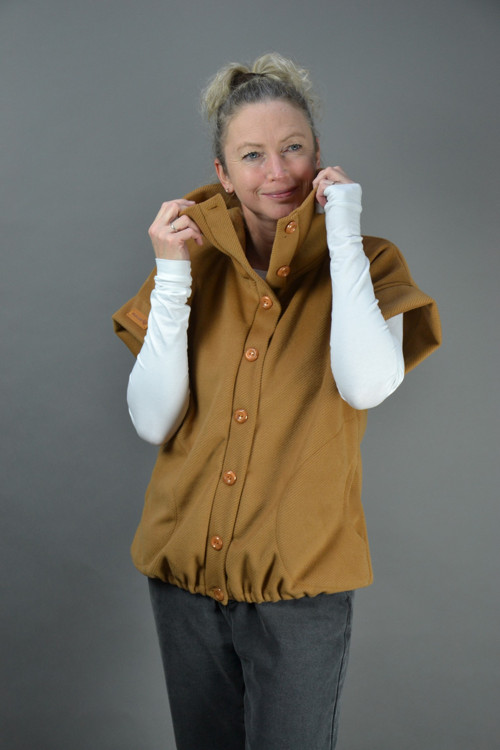 Hnědá vesta — foto 2