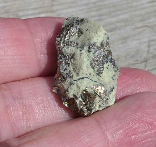 Surový serpentin s pyritem V3169 — foto 3