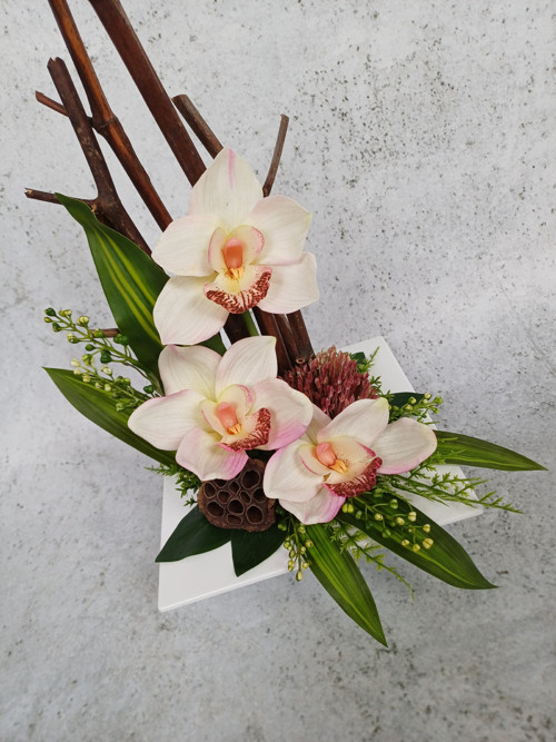 Ikebana s orchidejemi do růžova — foto 4
