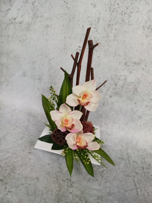 Ikebana s orchidejemi do růžova — foto 3