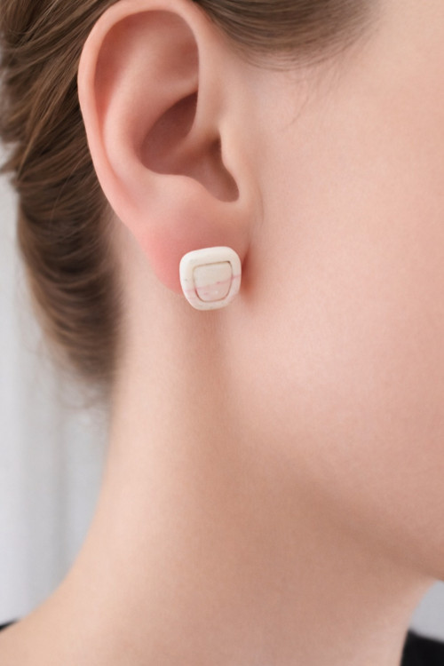 Minimalistické polymerové náušnice MODIVI – mramor — foto 2