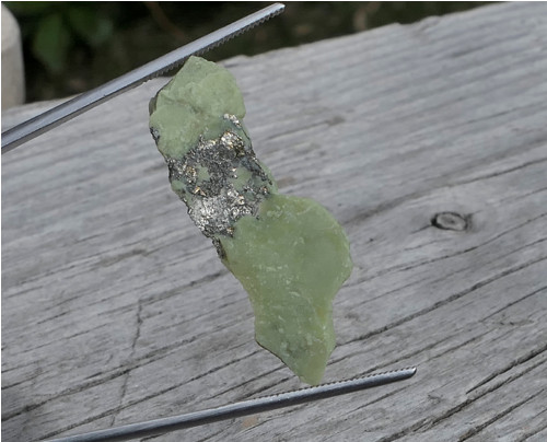 Surový serpentin s pyritem V3178 — foto 5