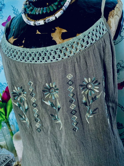 Šaty boho vintage vyšívané — foto 2