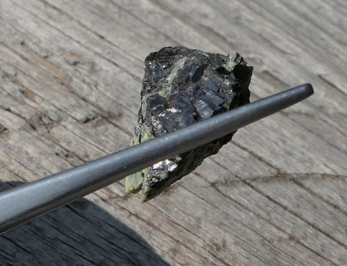 Surový serpentin s pyritem V3194 — foto 3