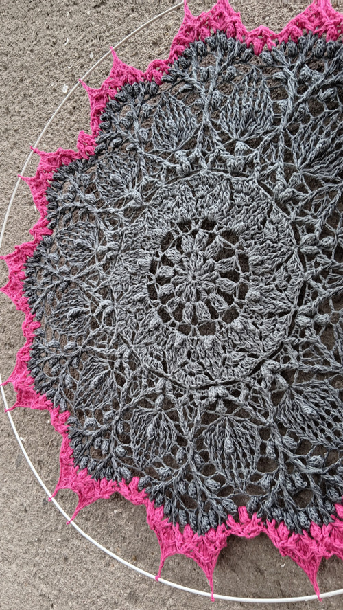 Háčkovaná mandala 50 cm – boho dekorace na zeď — foto 3