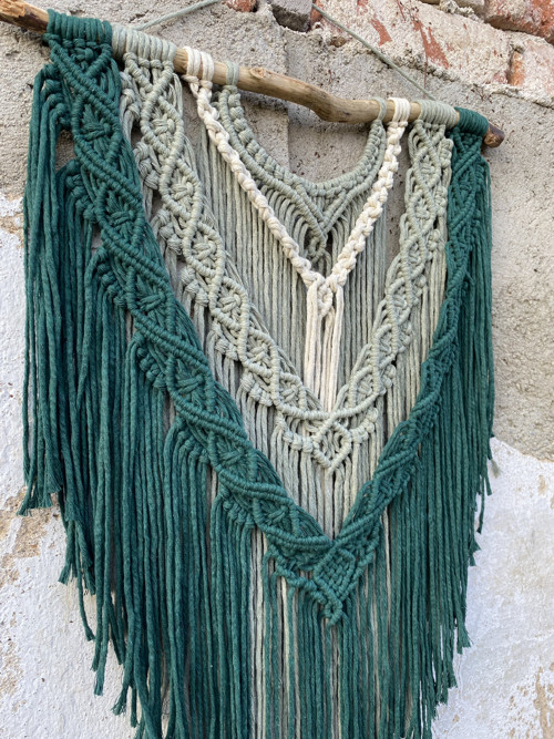 Macrame závěsná dekorace v tónech lesa — foto 3