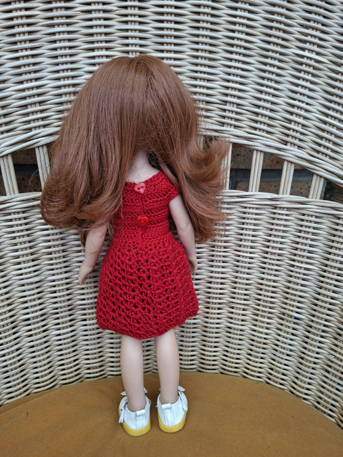 Háčkované šaty pro panenku vysokou 32 cm — foto 2