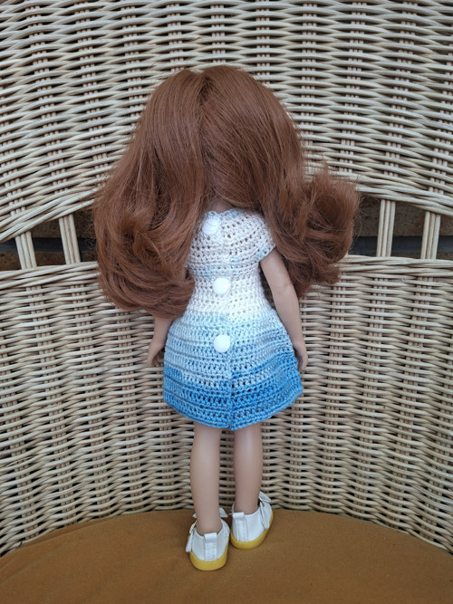 Háčkované šaty pro panenku vysokou 32 cm — foto 2