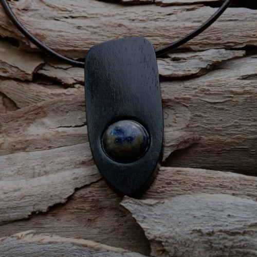 Dřevěný šperk - eben a lapis lazuli — foto 4