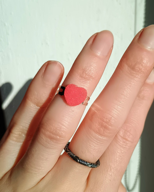 Cukrové srdíčko červené, dětský prstýnek — foto 2