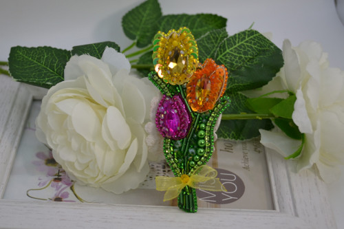 Brož Kytice tulipánu — foto 3