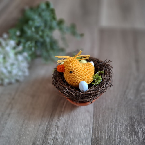Háčkované kuřátko na hnízdě — foto 2