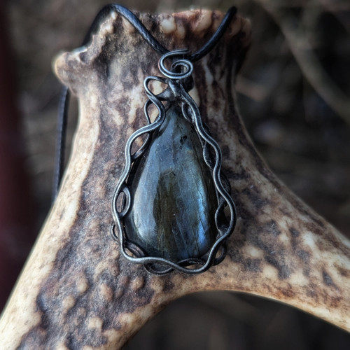 Labradorit modrý - přívěsek talisman Střípek ledu — foto 3