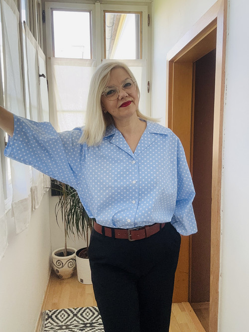 Halenka světle modrá s puntíky — foto 3