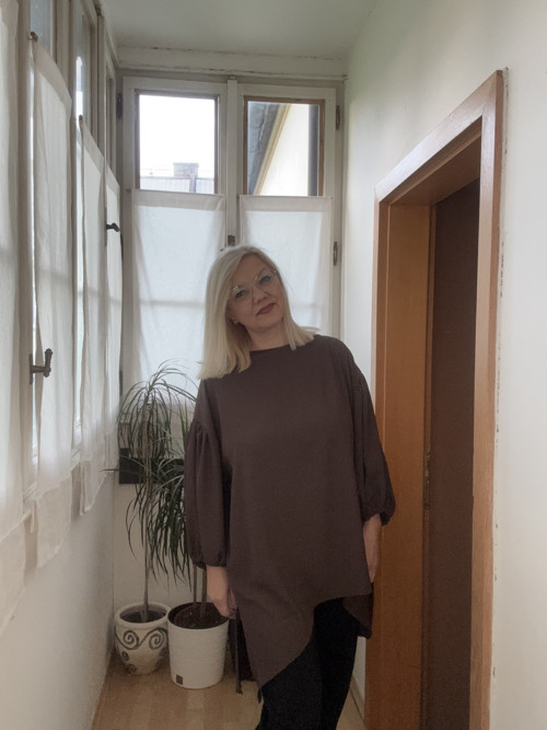 Hnědá maxi halena — foto 3