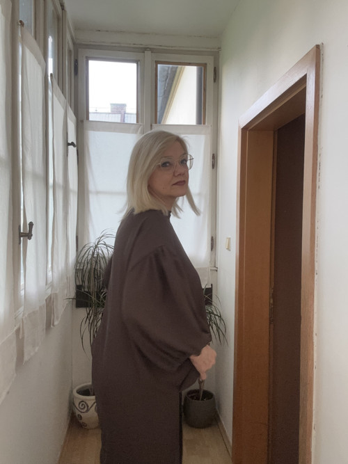 Hnědá maxi halena — foto 4
