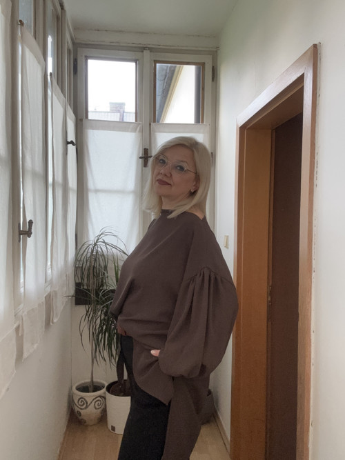 Hnědá maxi halena — foto 5