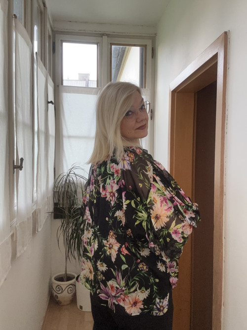 Halenka průhledná s květy — foto 4